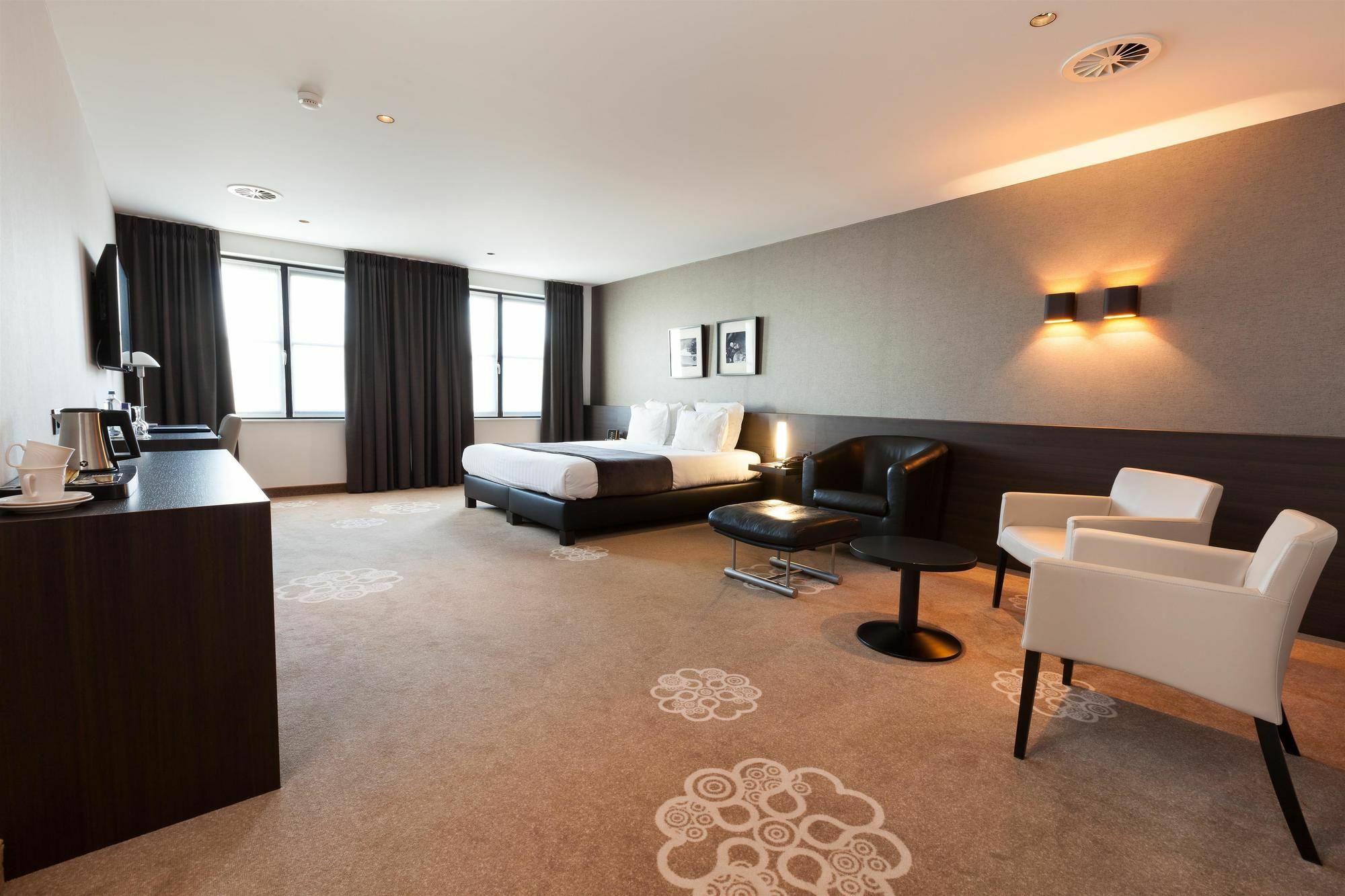 Hotel Restaurant Weinebrugge 4*